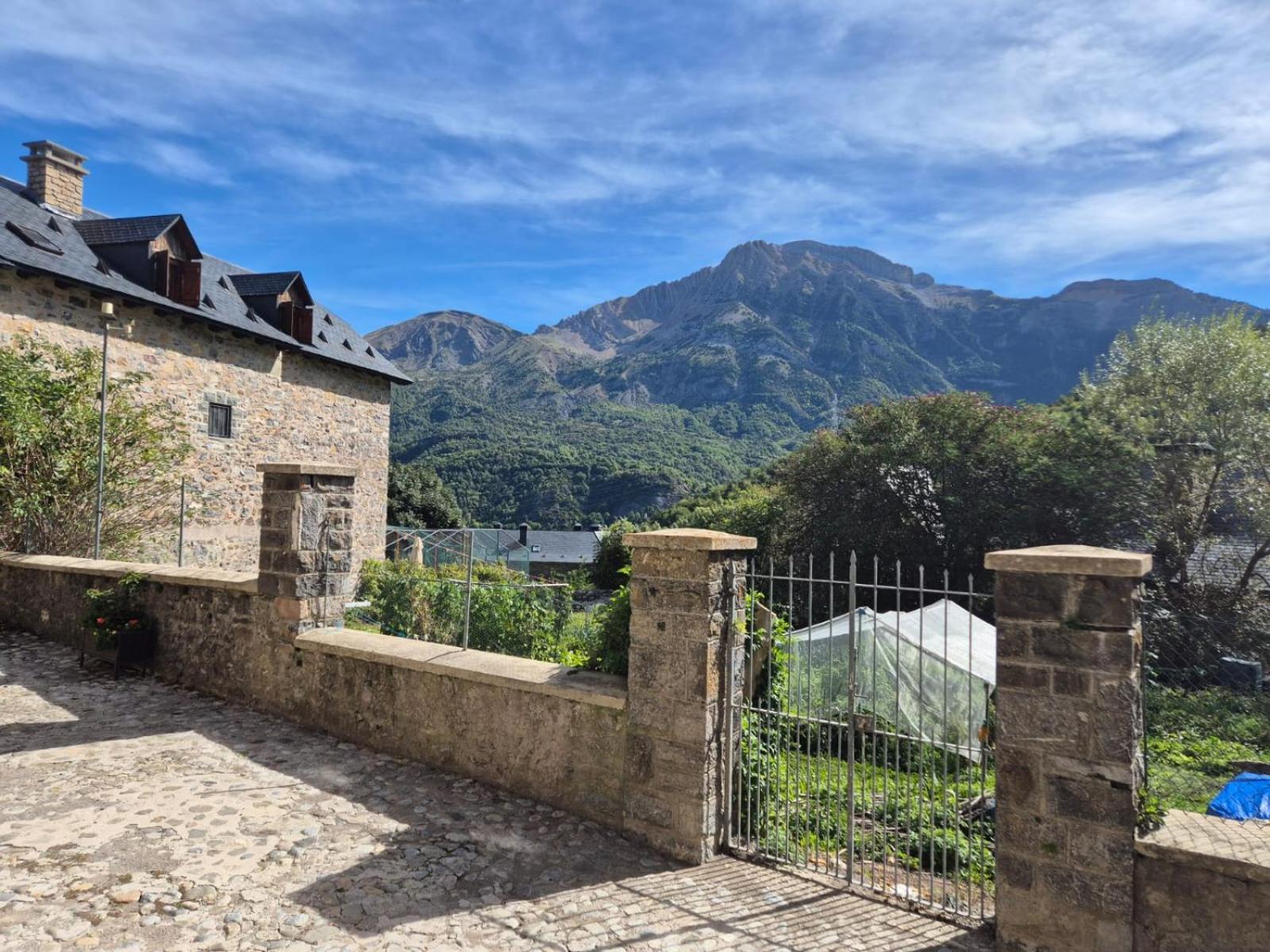 Alojamientos Ruraltena Piedrafita de Jaca Exteriör bild